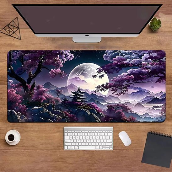 Sous main bureau cerisier et lune en violet avec setup de bureau