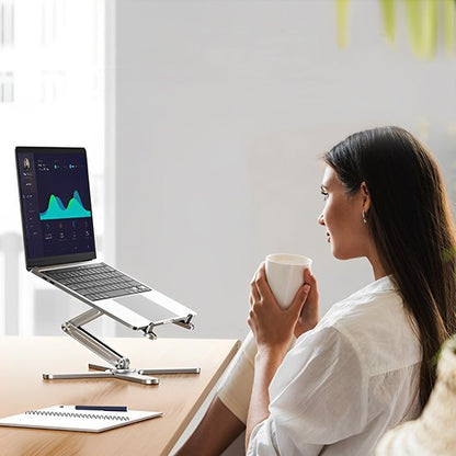 Support ordinateur portable illustre avec une femme et son laptop