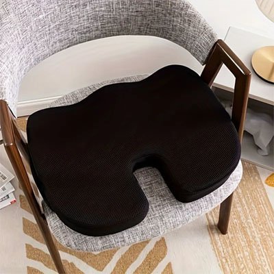coussin ergonomique comfort noir sur chaise