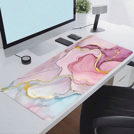 sous main bureau marbre pose sur bureau blanc