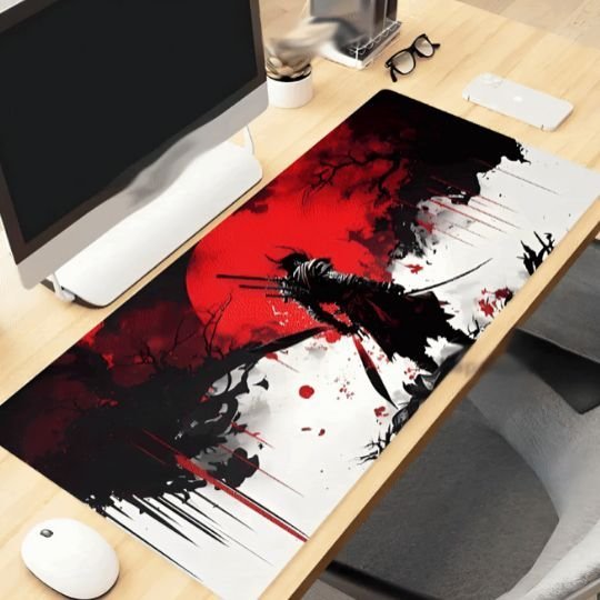 tapis de souris gamer xxl samourai sur bureau en bois
