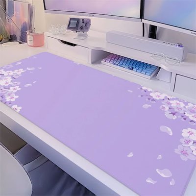 tapis de souris xxl violet sur un bureau avec setup